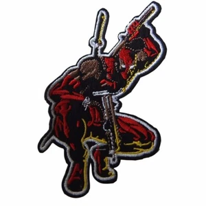 Parche bordado figura agazapada de Deadpool - Imagen 1 de 1