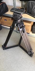 Sachtler Video 18P Stativsystem mit ENG 2 CF Stativ mit Bodenspinne 100 - Photo 1/5