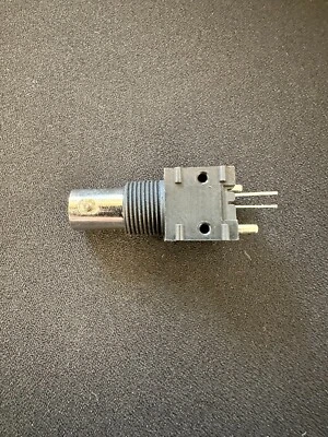 Molex 73131-5005 RF Connectors / Coaxial Connectors VERT JACK PCB bulkhead (L20) - Image 1 of 2