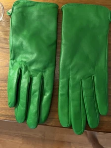 Beautiful Vintage Soft Leather warm lined Gloves - Size 7.5 - Green - Picture 1 of 3