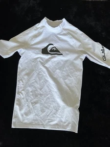 QUIKSILVER BOYS EVERYDAY UPF50 SIZE S 10 WHITE SHORT SLEEVE - Picture 1 of 5
