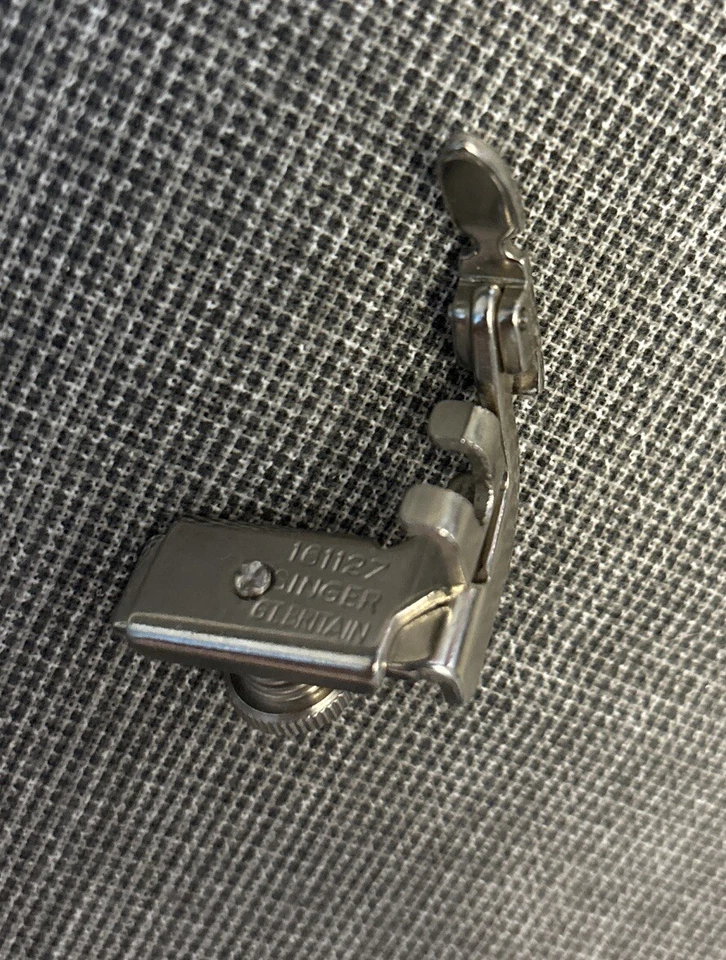 Vintage SINGER Adjustable Narrow Zipper Foot 161127 - Image 1 of 1