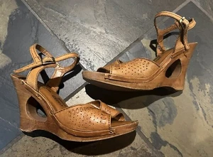 Vintage Womens Rapallo Sz 8 M Brown Leather Wooden Cut OutHeels Shoes Brazil - Picture 1 of 5