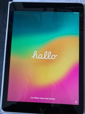 Apple iPad 6.Gen. 32GB, WiFi (Ohne Simlock), 9.7 Zoll - Space Grau - Bild 1 von 4