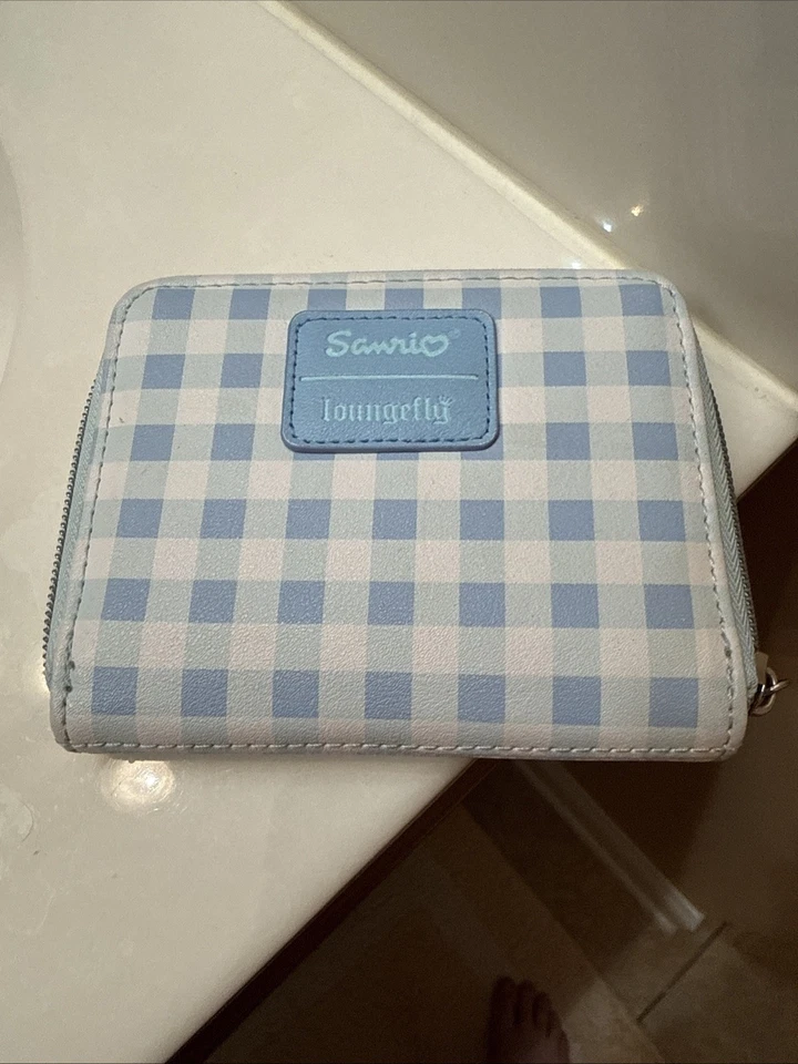 Cartera Loungefly Sanrio Cinnamoroll Daisy Gingham Foto 1 de 3