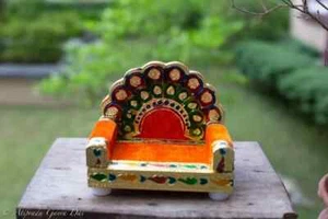 Wooden Singhasan/Vyasasana with Decoration for Gopal,Giriraj,Shalagram 5x4 inch - Picture 1 of 9