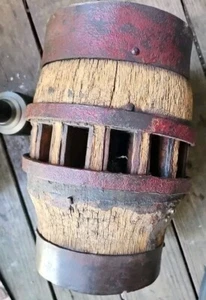 Antike schwere Holz- und Eisenwagen Radnabe - Bild 1 von 8