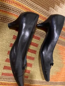 Women Aerosoles leather pumps 2.5 “ hills size 9.5 - Bild 1 von 8