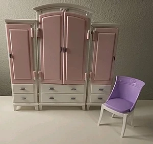 Seltene Rarität 3 teiliges Barbie Puppenhaus Möbel Schlafzimmer Schrank mit Stuhl - Bild 1 von 7