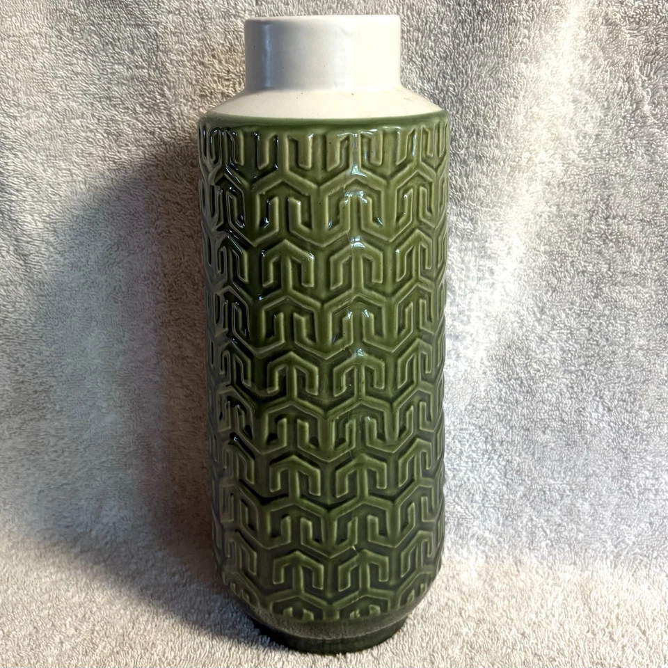 "Florero de cerámica de aguacate y blanco de 12"" diseño geométrico" Foto 1 de 4