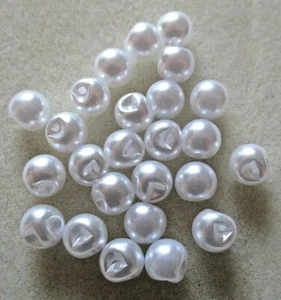 10 mm cuentas de botón con orificio offset de perlas blancas redondas - varios tamaños de paquete - Imagen 1 de 3