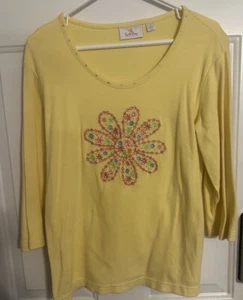 Quacker Factory Size Small Yellow 3/4 Sleeved Top With Sequined Flower In Guc - Picture 1 of 3
