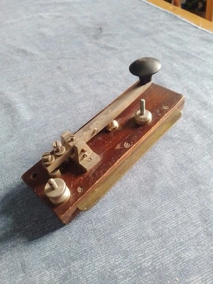 VINTAGE MORSE CODE TELEGRAPH KEY - Image 1 of 4
