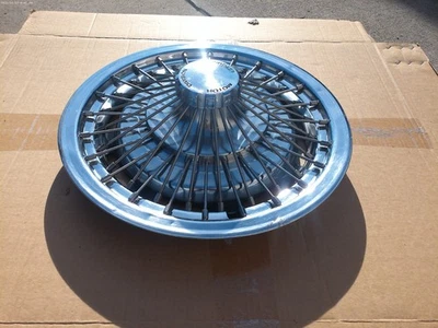 Cubierta de rueda única Chevrolet Impala-Monte Carlo 1971-1976 tapacubos de cable de 15" usada Foto 1 de 4