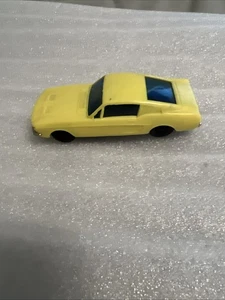Auto Giocattolo Vintage Scatola Blu Giocattoli Plastica Giallo Mustang Hong Kong B226 - Foto 1 di 9