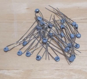 2 Stück EPCOS NTC Widerstand Thermistor 0,45 Watt 220kΩ 10% RM5 - Picture 1 of 4