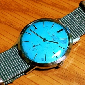 Universal Geneve raro orologio uomo blu vintage carica manuale dal Giappone - Foto 1 di 7
