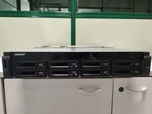 QNAP TS-EC879U-RP NAS/NVR, NIC 1 GB, 4 GB RAM HD 8x 8TB SEAGATE - Foto 1 di 9