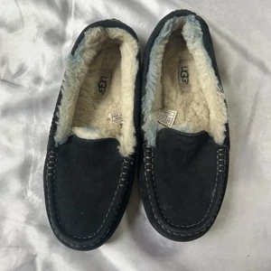 UGG Slippers Size 8 - Picture 1 of 5