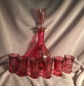 Vtg Etched Floral Cranberry Ruby Red Glass Decanter With 6 Cordials & Stopper - Picture 1 of 9