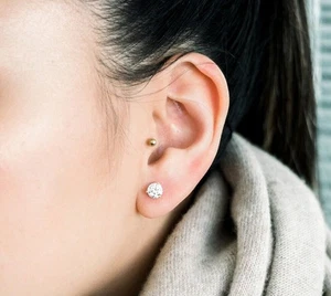 Pendientes redondos de diamantes Martini para mujer de oro amarillo de 14 quilates cultivados en laboratorio de 0,50 quilates - Imagen 1 de 8