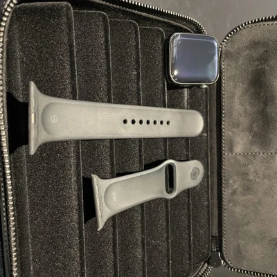 Apple Watch Serie 8 hermes Edition 98% Akkukapazität LTE 45mm Edelstahl - Bild 1 von 4