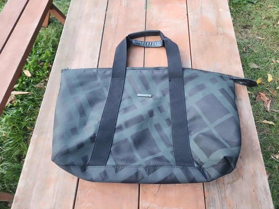 Bolso de Mano Burberry Para Mujer Extremadamente Grande Auténtico Burberry Fragancias De Colección Foto 1 de 4