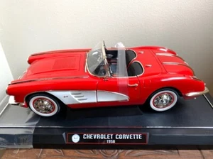 NIB 1:12 Solido Corvette '58 Roadster Red Convertible Beauty VGC w/Stand - Picture 1 of 5