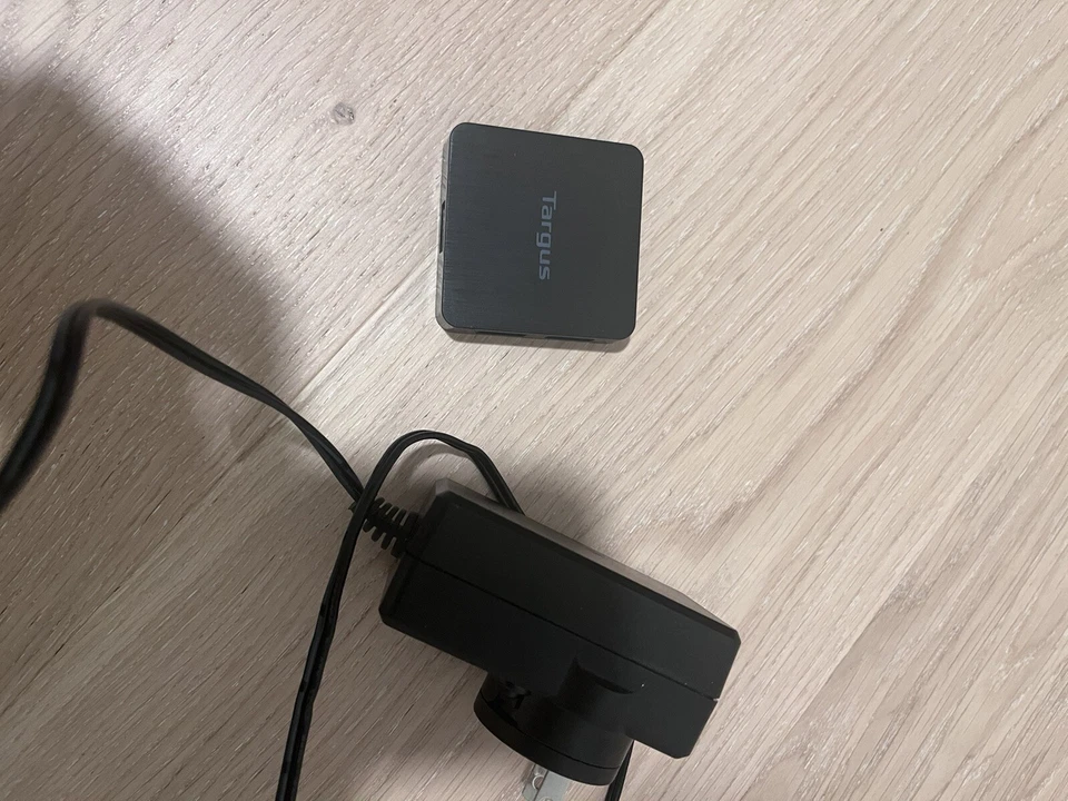 Targus USB 3.0 4-port USB Powered Hub with adapter. ACH129/ACH119US - Image 1 of 1