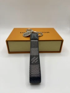 Auth LOUIS VUITTON Black Slim Dragonne Key ring Keychain M61950 - CX0197 - Picture 1 of 5