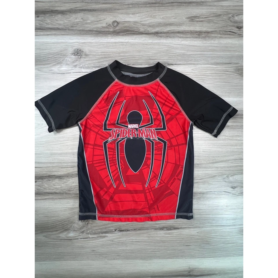 Camisa de natação infantil Marvel Spider-Man Rash Guard vermelha preta tamanho 5T manga curta - Imagem 1 de 4
