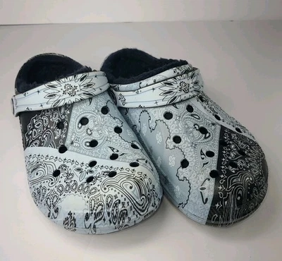 Zapatos Zueco Crocs Juniors Talla 2 Forrados Difusos Bandana Estampado Paisley Azul Negro... Foto 1 de 4
