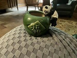 FF Fishermens Fortune Pottery Jade Green Panda Bear Climbing Planter Vase - Bild 1 von 7