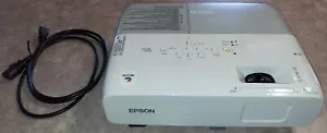 Proyector LCD Epson PowerLite 825+ - Modelo H356A - 1722 horas de lámpara - Imagen 1 de 5