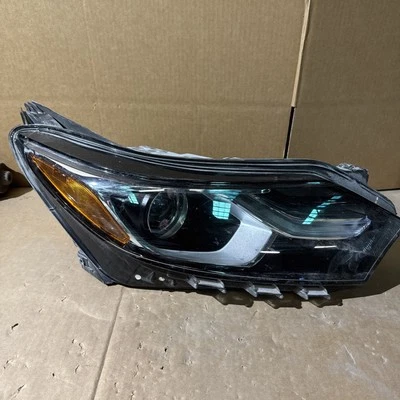 Faro derecho Chevrolet Equinox 2018-2021 HID xenón 84258450 OEM PESTAÑA DAÑADA Foto 1 de 4