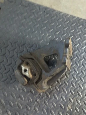 03-07 ENGINE MOUNT BRACKET COMMON RAIL DODGE RAM 5.9L DIESEL CUMMINS 52021135AA - Image 1 of 3