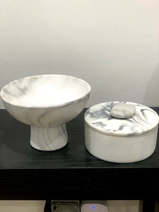 GREY & WHITE STONE ROUND POT & PEDASTAL BOWL MARBLE EFFECT LOUNGE BEDROOM BOX - Picture 1 of 7