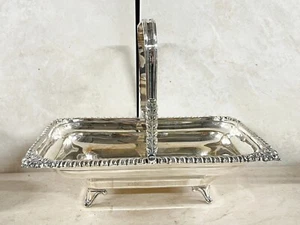 VINTAGE VERSILBERTER RECHTECKIGER KORB MIT VERZIERTEM GRIFF SERVIERTABLETT mit Fuß - Bild 1 von 12