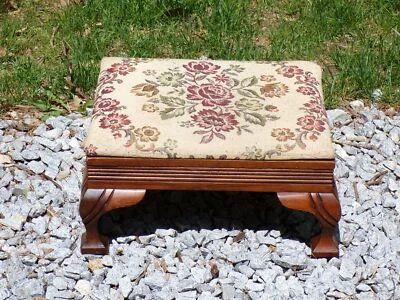 Taburete reposapiés vintage de nogal macizo tela floral Foto 1 de 4