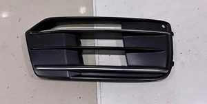 Genuine 2018 2019 2020 AUDI Q5 FRONT BUMPER OUTER RIGHT GRILLE OEM 80A807682B - Picture 1 of 6