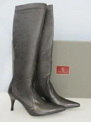 A+ Nuevas BOTAS ALTAS COLE HAAN Gwynne Cuero Bronce 2.5" Tacón de Punta Apilado $435 Foto 1 de 4