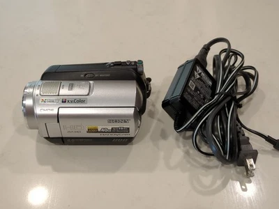 Sony HDR-SR5 HD 1080i 40GB HDD Handycam Silver Camcorder - Image 1 of 4