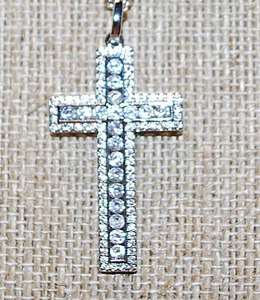 Colgante Cruz Piedras Transparentes (11/2" x 1") en una Cadena Collar Tono Plata 18" L - Imagen 1 de 4