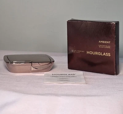 Rubor de iluminación ambiental con reloj de arena “Por la noche” nuevo en caja – 0,15 oz / 4,2 g Foto 1 de 4