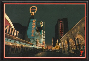 Cartolina Fremont Street Hotel Las Vegas nuova di zecca 4 Queens ferro di cavallo notte alba - Foto 1 di 2