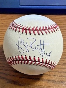 GEORGE BRETT 3 SIGNED AUTOGRAPHED OAL BASEBALL!  Royals!  HOF!  "3154" Hits! - Picture 1 of 2