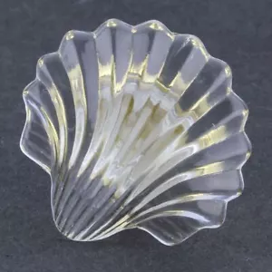 (SOCKEL MUSS GEKLEBT WERDEN) 1-7/8" Glas Muschel Knopf klar mit Messing - Bild 1 von 1