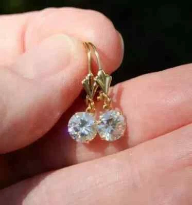 Pendientes colgantes colgantes para mujer enchapados en oro amarillo de 14 k diamantes redondos creados en laboratorio Foto 1 de 4