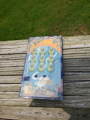 Tomy Pocket Feed The Frogs 1977 7039 Vintage Handheld Game Brainteaser Puzzle - Image 1 of 3