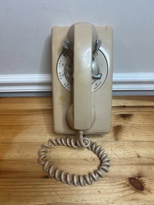 Telefono da parete vintage marrone beige western elettrico a campana 554 quadrante rotante - Foto 1 di 12